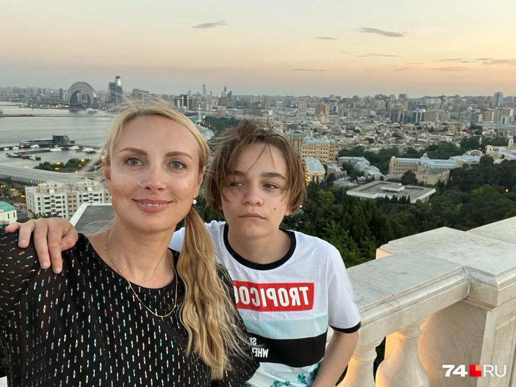 Юлия и ее сын Тимофей в столице Азербайджана — Баку Юлия и ее сын Тимофей в столице Азербайджана — Баку
