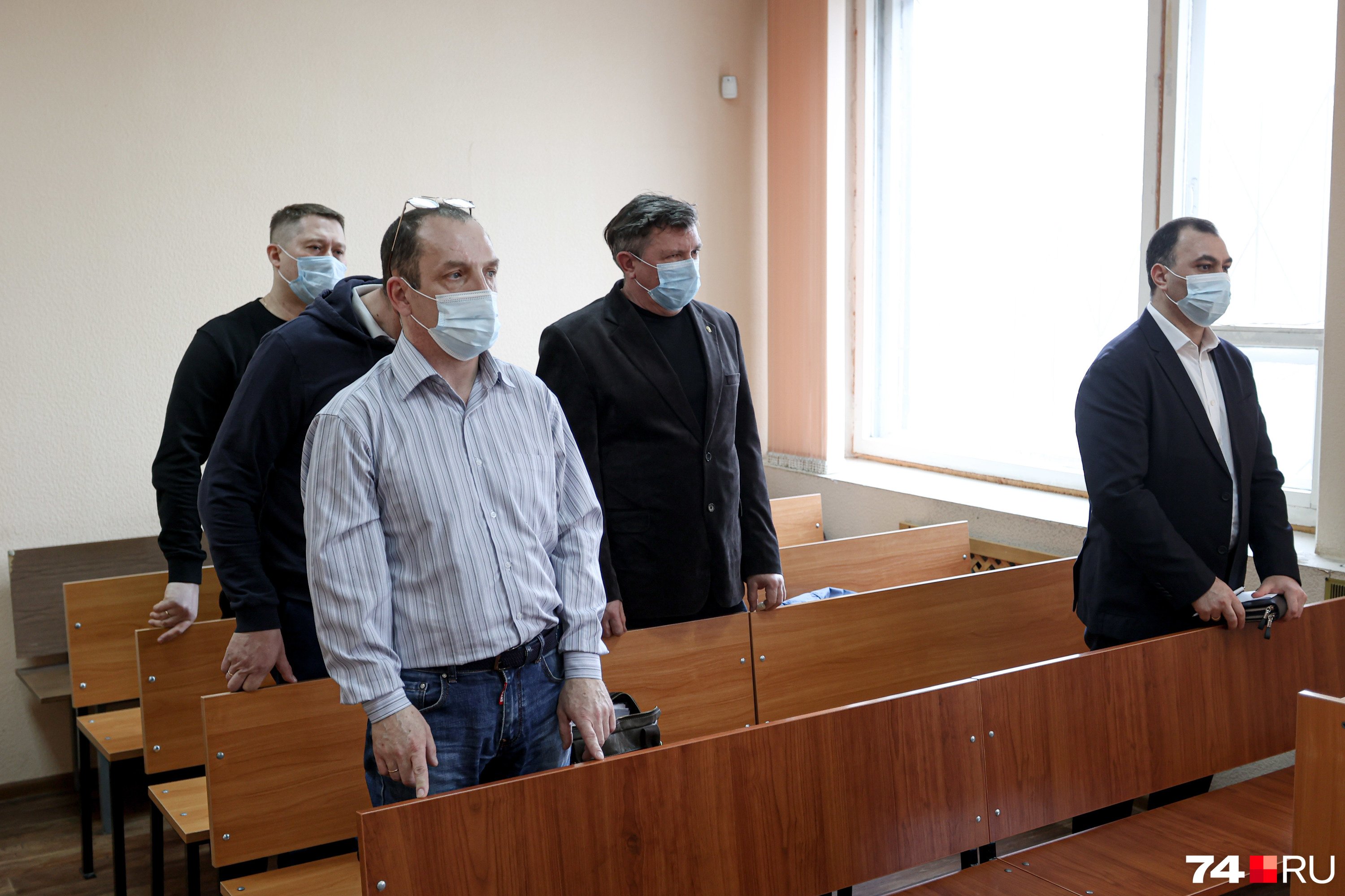 Вместе с депутатом Заксобрания на скамье подсудимых четыре дорожника — бывшие и действующие сотрудники