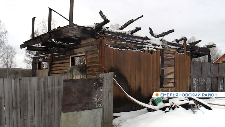Поджегший дом учителя под Красноярском подросток оказался пироманом. Его ловили 8 раз