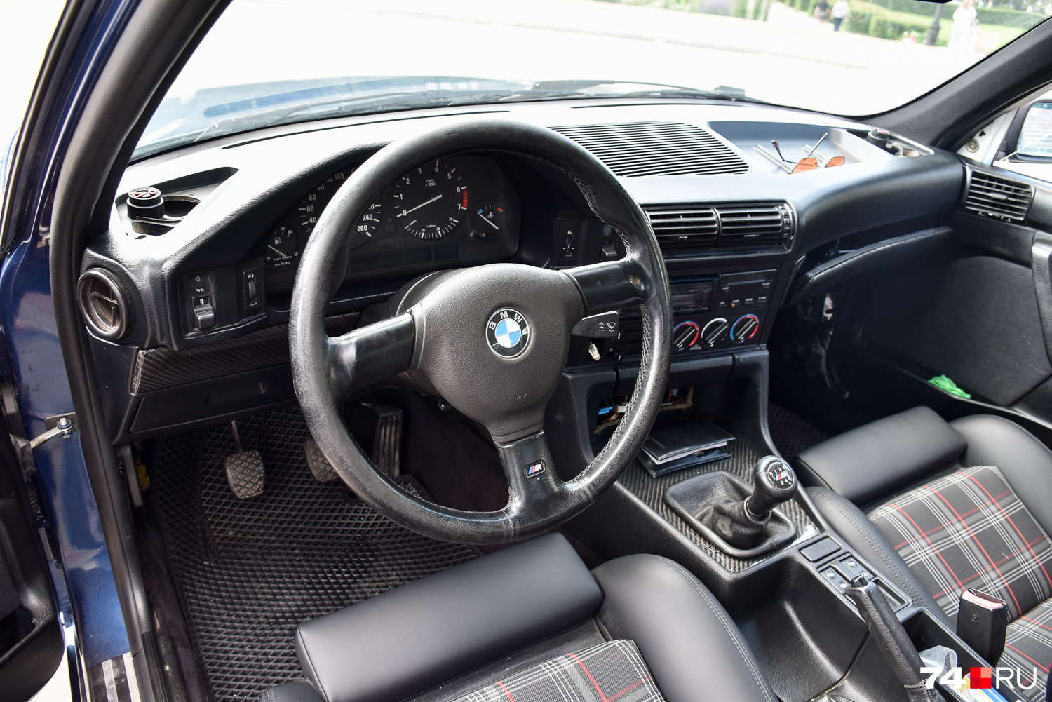 Интерьер BMW еще не совсем восстановлен: ремонт — дело бесконечное Интерьер BMW еще не совсем восстановлен: ремонт — дело бесконечное