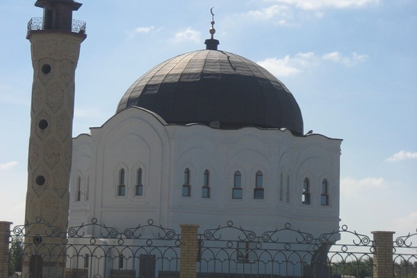У мусульман в Магнитогорске появится новое место для молитв. На фото — Соборная мечеть, которую строили почти 20 лет 