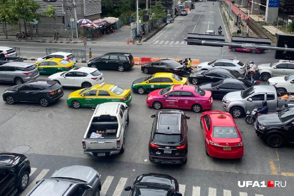 Цветные машины — это такси