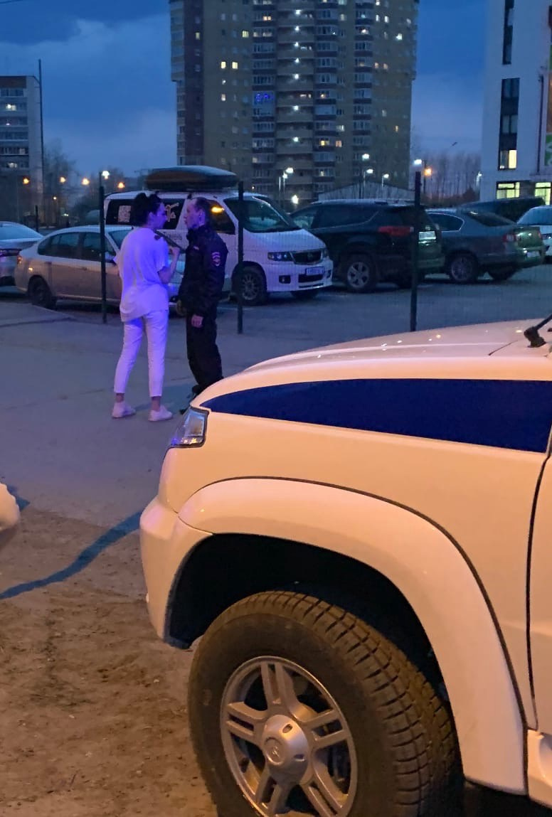 Как говорят свидетели произошедшего, одной женщине мужчина показался подозрительным. Она посчитала, что он мог приставать к детям Как говорят свидетели произошедшего, одной женщине мужчина показался подозрительным. Она посчитала, что он мог приставать к детям