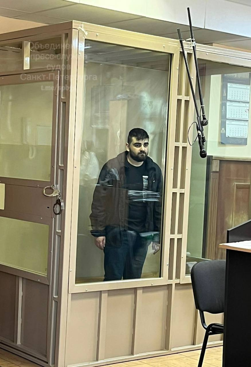 Асриян в зале суда Асриян в зале суда
