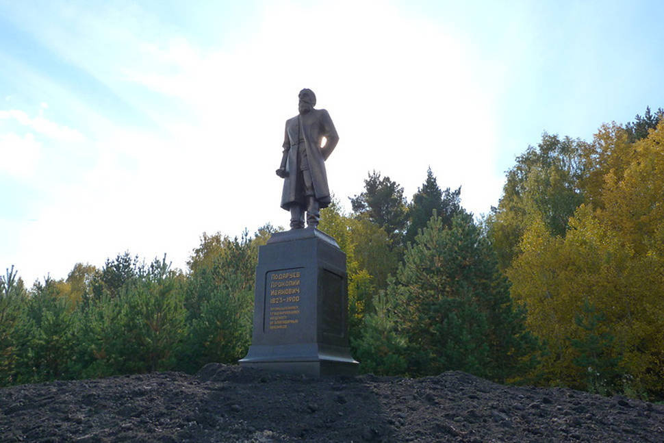 Памятник купцу Прокопию Подаруеву в селе Перевалово
