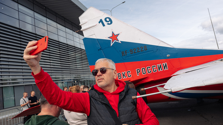Километровая очередь и благодарность за шоу: как в Кемерове прошел показ самолетов «Стрижей»