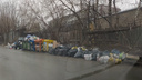 Третий день мусорной забастовки: водители сидят в гараже, баки переполняются отходами