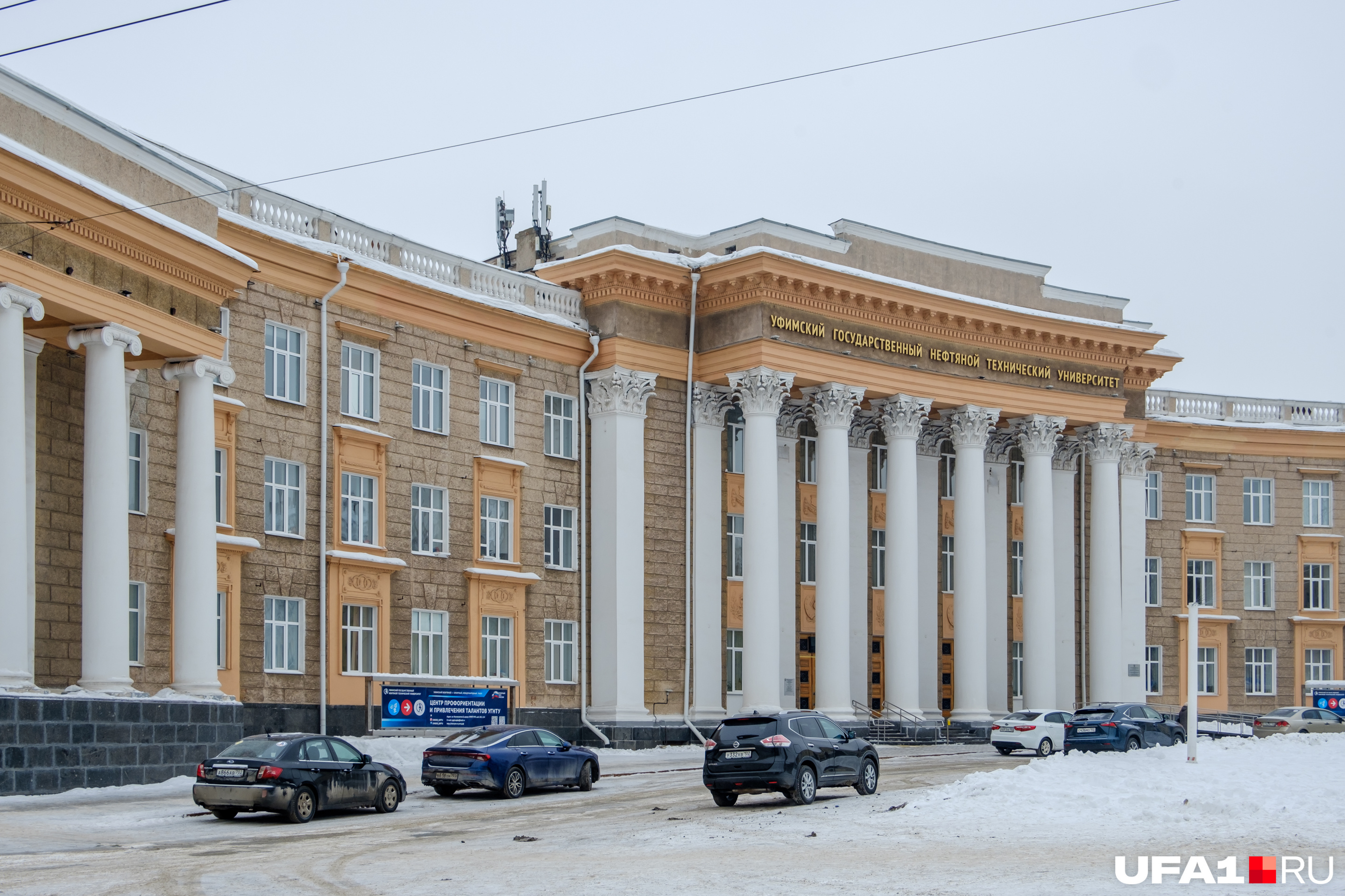 Улицы, которые расходятся лучами от Дворца Орджоникидзе, были запланированы раньше, чем построили само здание