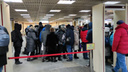 В метро в Новосибирске произошел сбой в работе турникетов — на входе собралась очередь