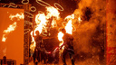 В огне не горят — <nobr class="_">10 пламенных</nobr> фото с файер-шоу на Михайловской набережной