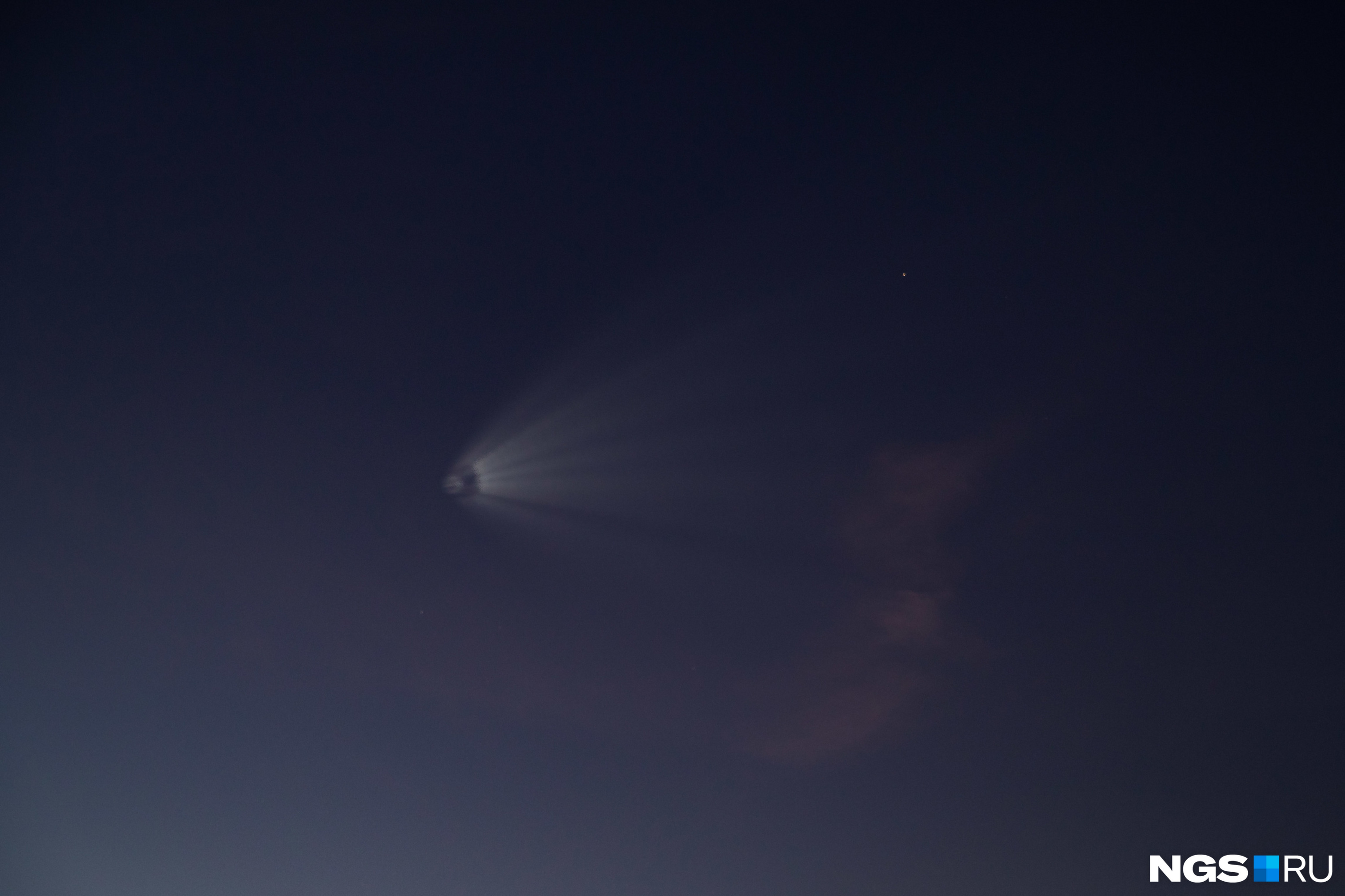 Ракета над новосибирском. Солнечное затмение с МКС. Объект в небе. Объект в небе над Новосибирском вчера. Ракеты в небе сегодня.
