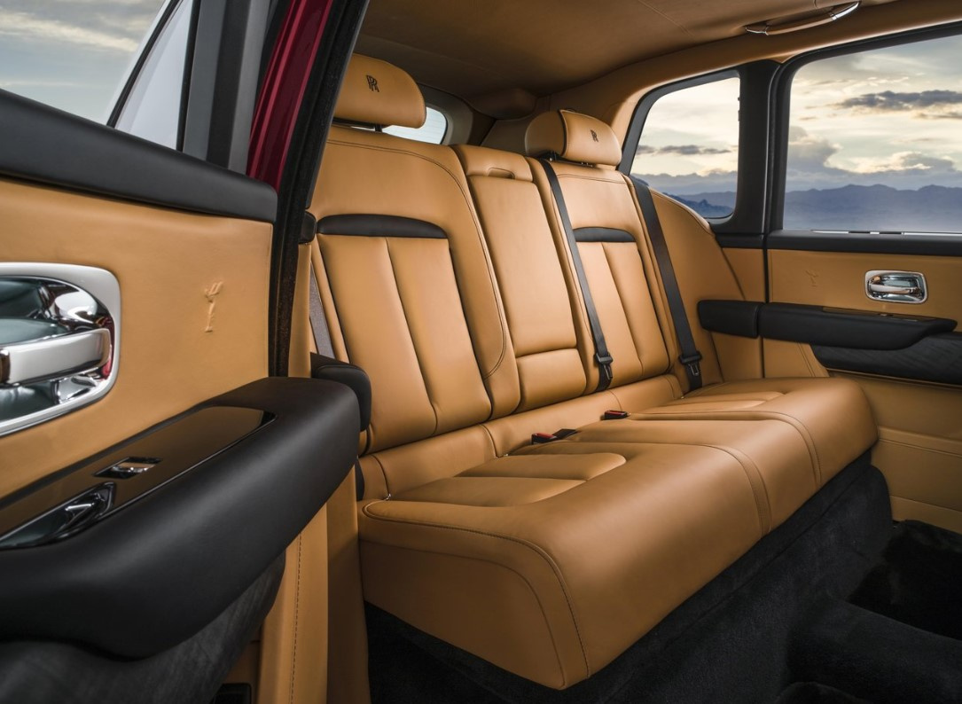Rolls-Royce имеет электропривод дверей Rolls-Royce имеет электропривод дверей