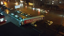 Фура Wildberries вылетела на парковку в Заельцовском районе — несколько машин пострадали