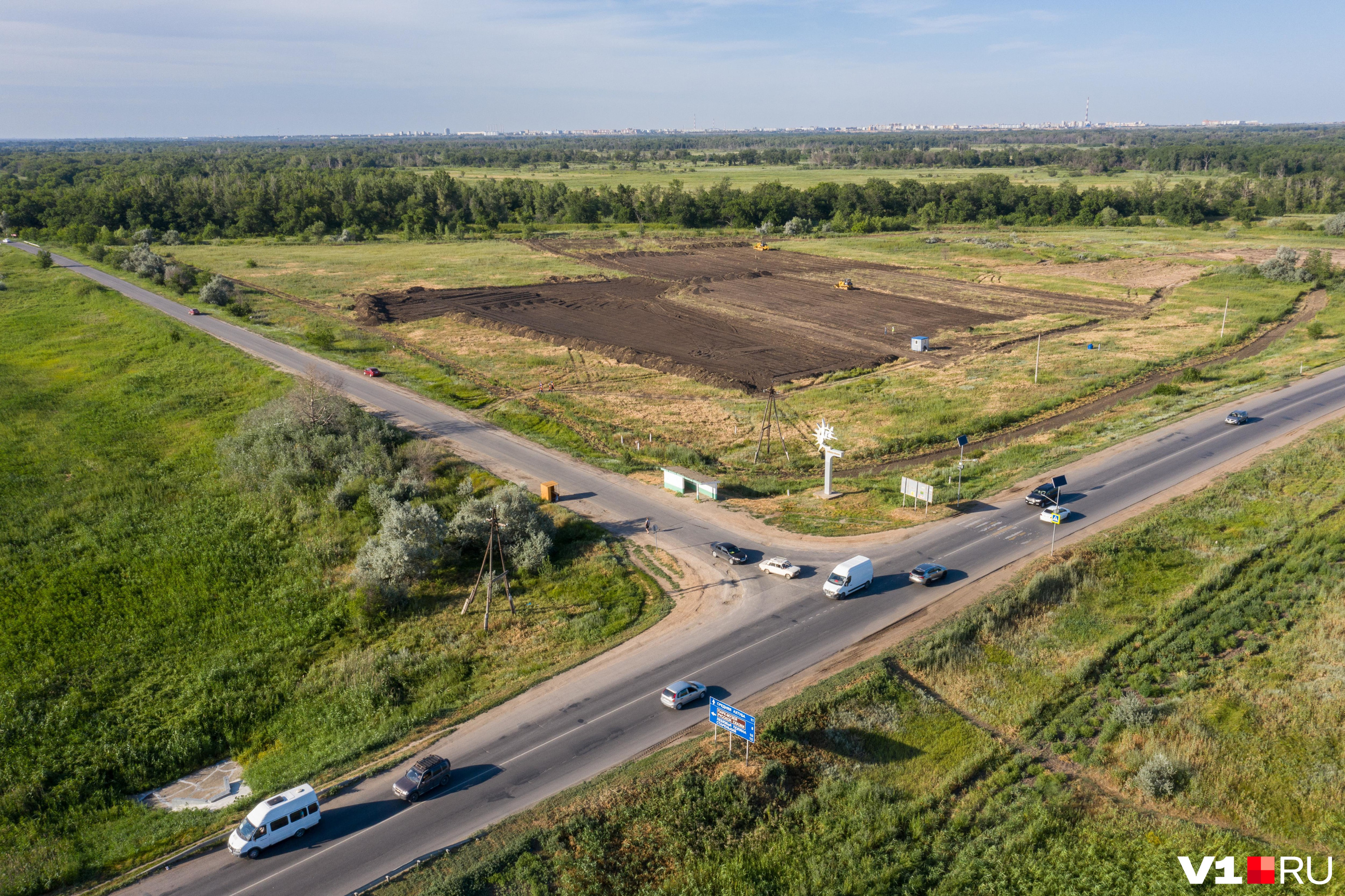 Новая дорога красное поле полетаево. Трасса киев васильков. Съезд с метромоста омске. Край дороги. Дорога новоандреевка перекрыта.