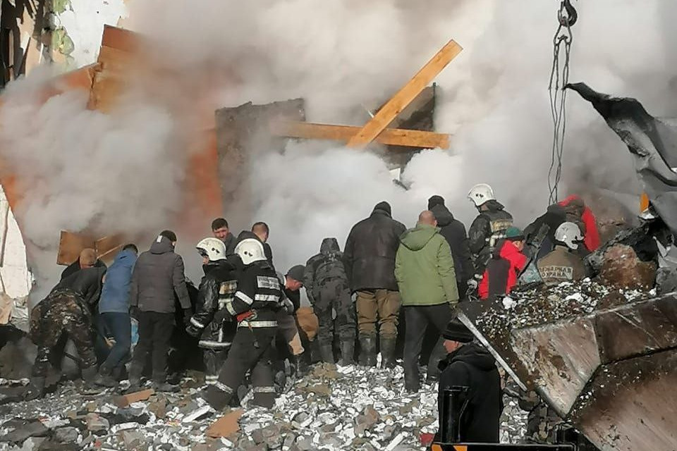 Момент взрыва в пятиэтажке на Сахалине попал на видео