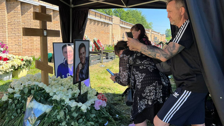 Юрия Шатунова похоронили на Троекуровском кладбище: онлайн-репортаж