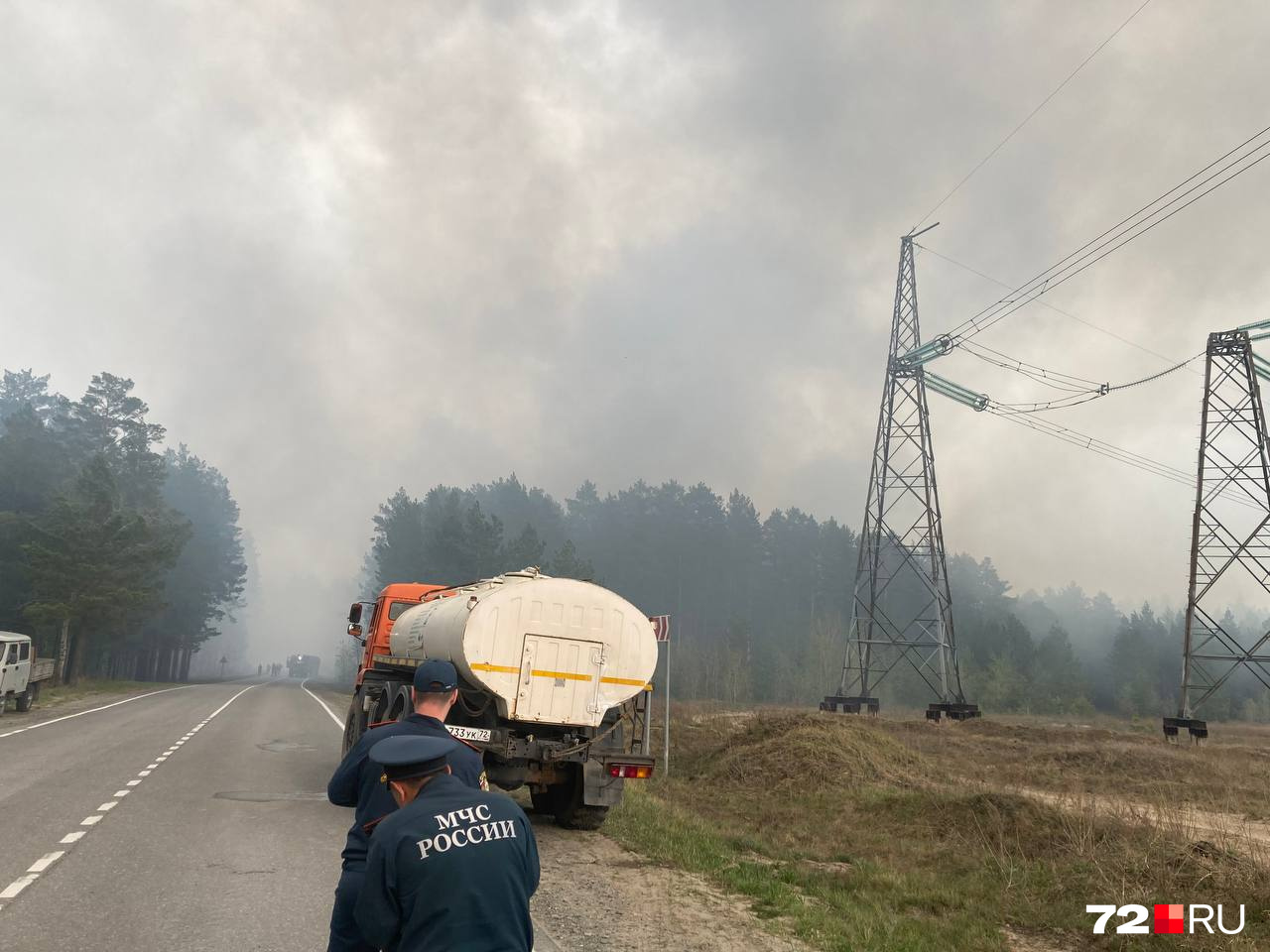 Кажется, все службы помогали в борьбе с огнем Кажется, все службы помогали в борьбе с огнем