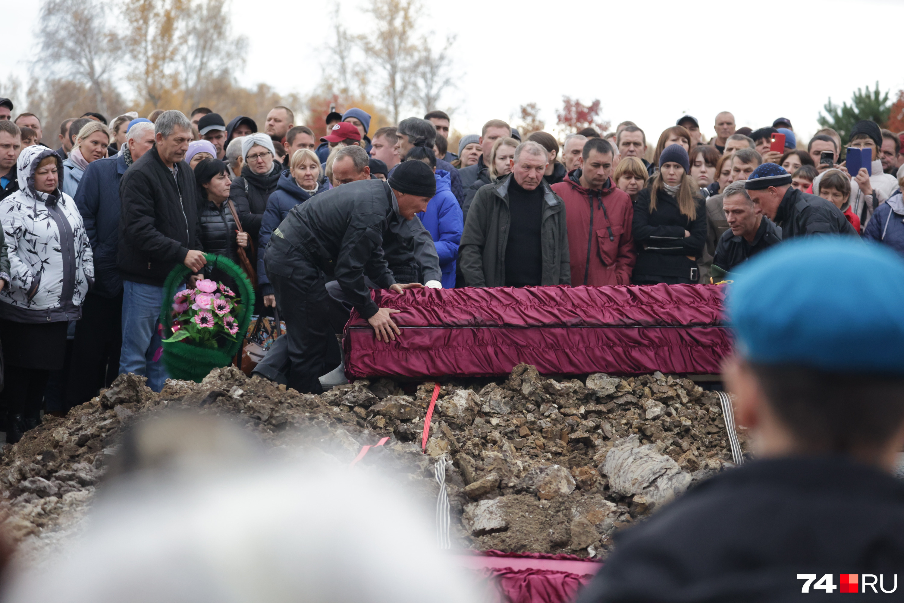 Похороны в Коркино мобилизованных. Похороны в Челябинской области. Прощание с погибшими в Коркино. Родственники погибших мобилизованных