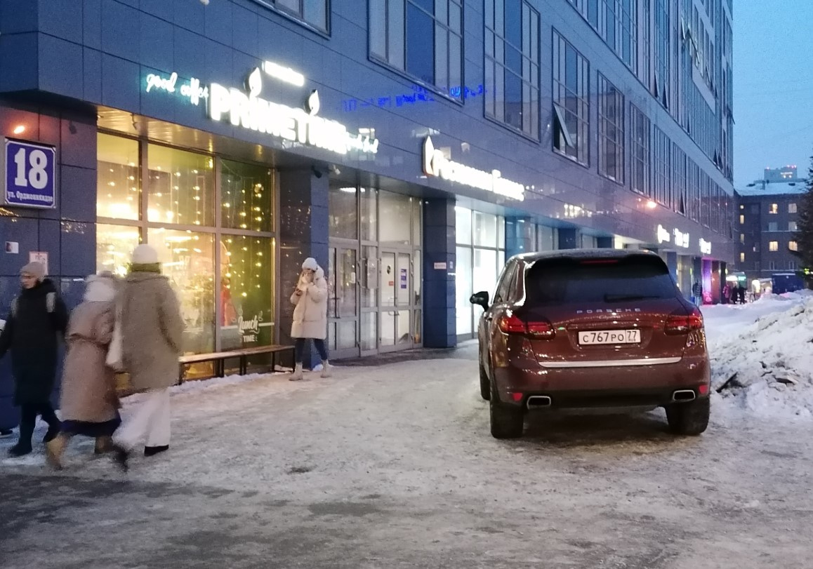 Стоянка на тротуаре Стоянка на тротуаре