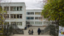 Девочка упала в обморок на школьной линейке — из-за этого в мэрии Новосибирска создали рабочую группу