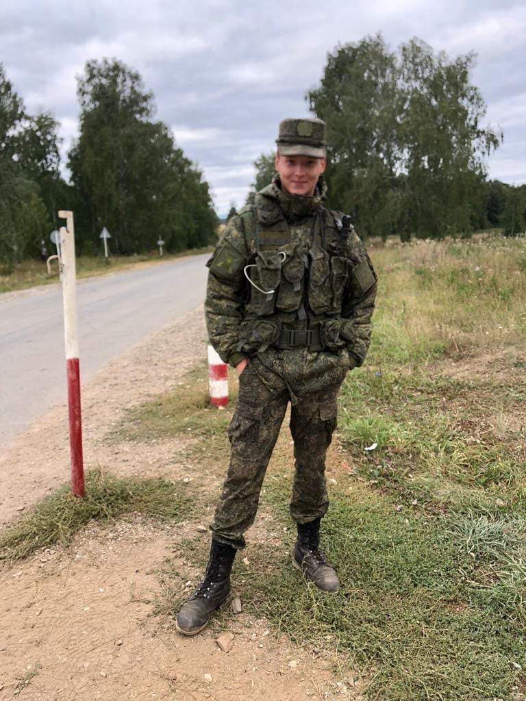 Год назад он подписал контракт на два года Год назад он подписал контракт на два года