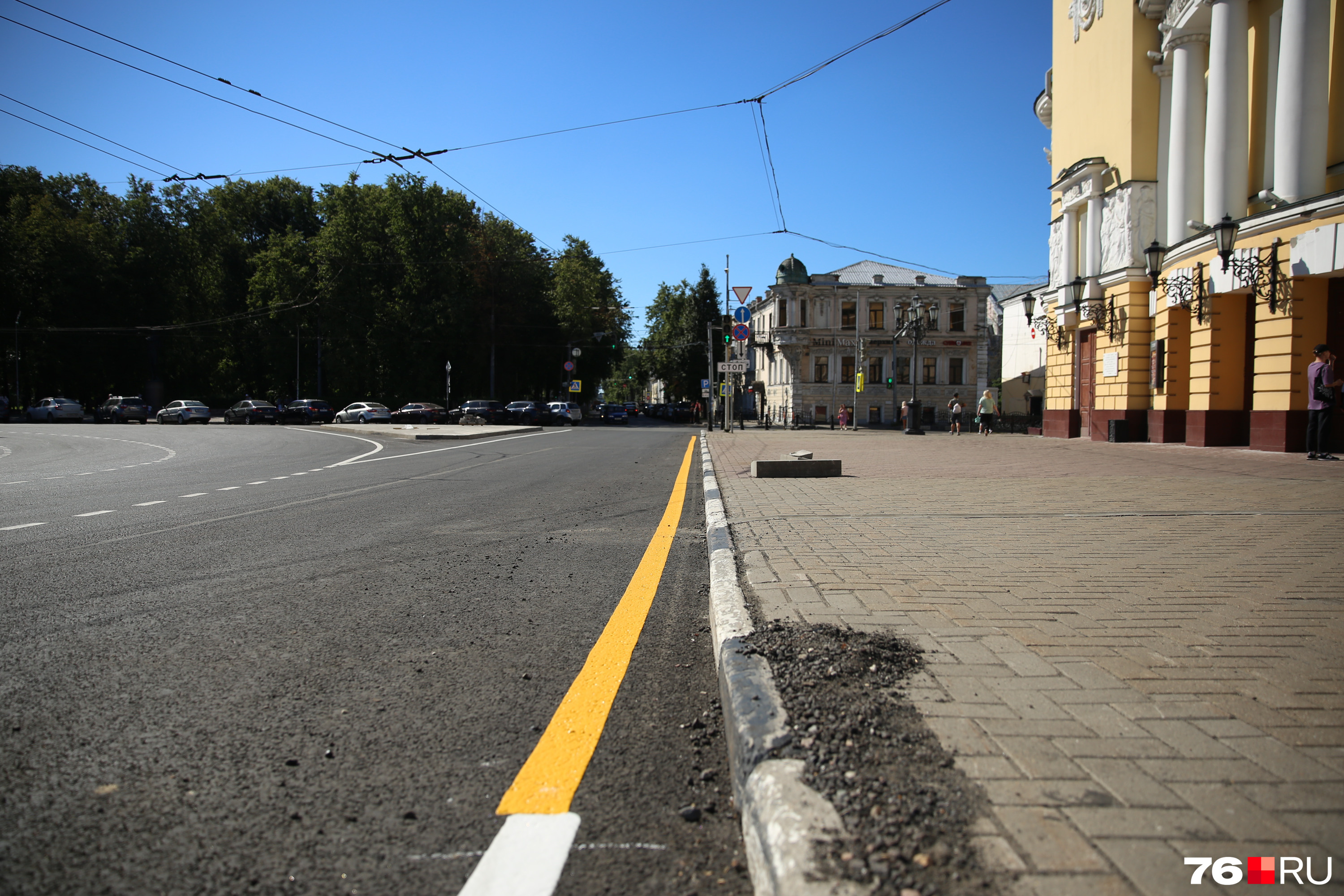 Получается, доехать в такси или машине прямо до дверей Волковского театра теперь будет нельзя
