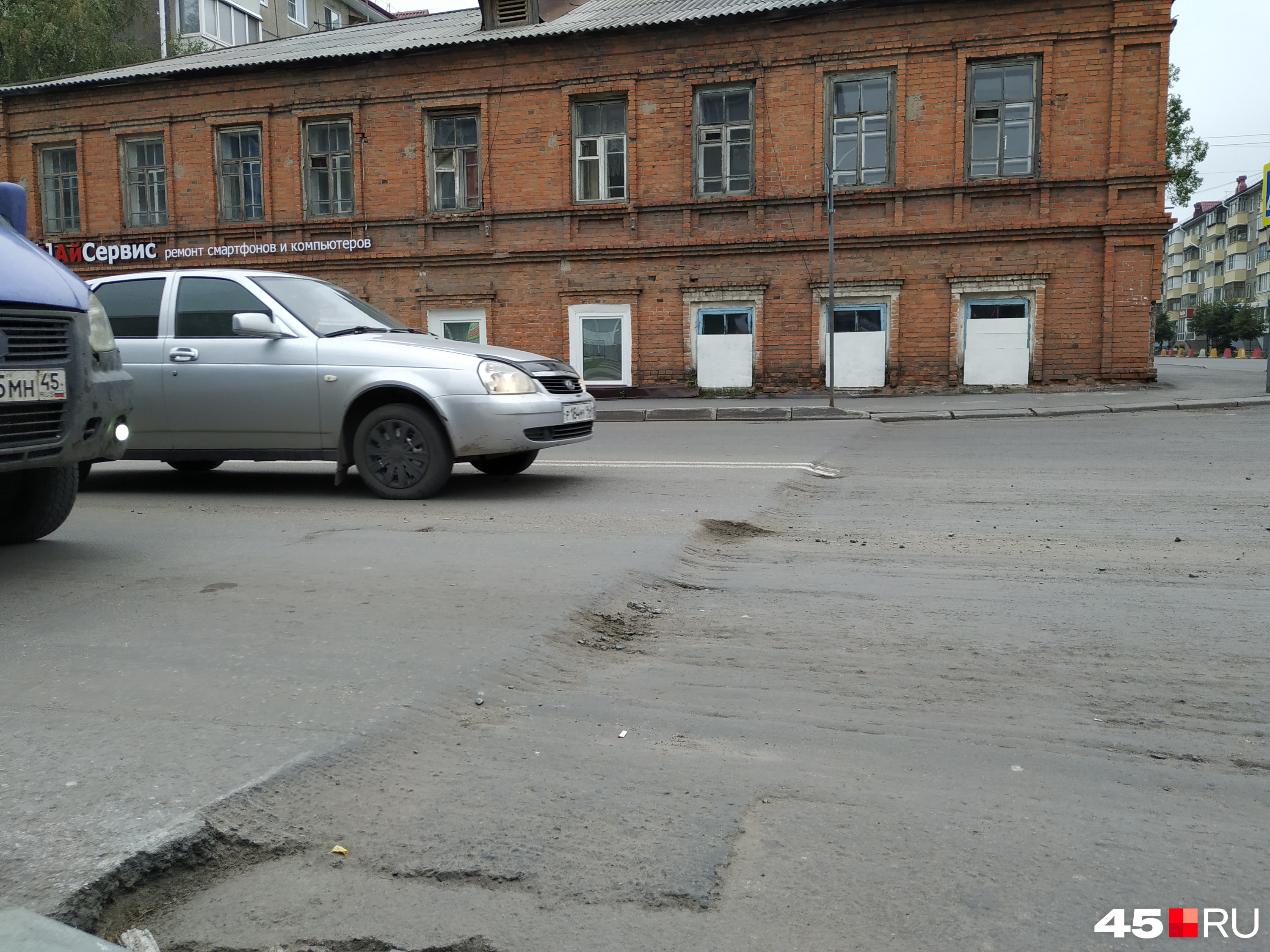 Перекресток улиц Савельева-Гоголя