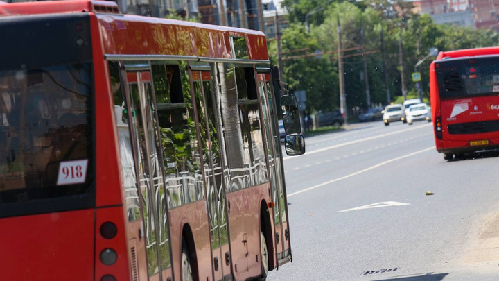 «Привезли нам пять автобусов»: мэр города в ЛНР рассказал, как им помогают власти Татарстана