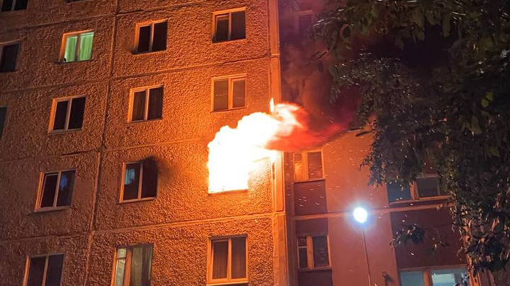 «Огонь охватил четыре комнаты»: на ЖБИ вспыхнула квартира