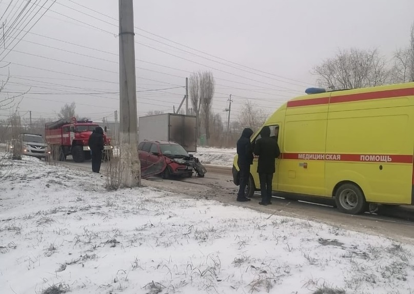 На месте ЧП стояли скорая помощь и пожарные На месте ЧП стояли скорая помощь и пожарные
