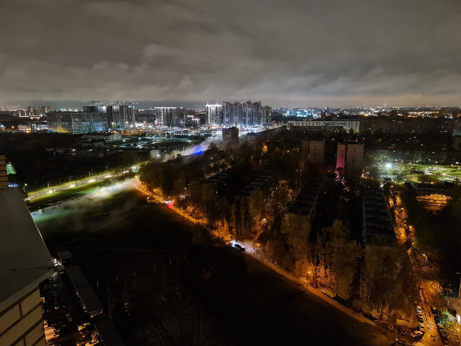 Прорыв трубы на проспекте Космонавтов у Орджоникидзе в Петербурге, могут  отключить отопление 28 октября 2022 г. - 28 октября 2022 - ФОНТАНКА.ру