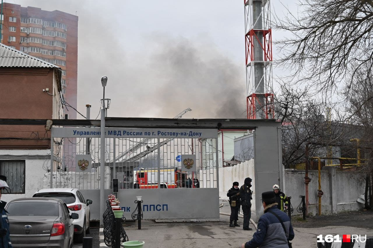 Пожар западный ростов на дону. В Калуге на Северном горит склад с маслом.