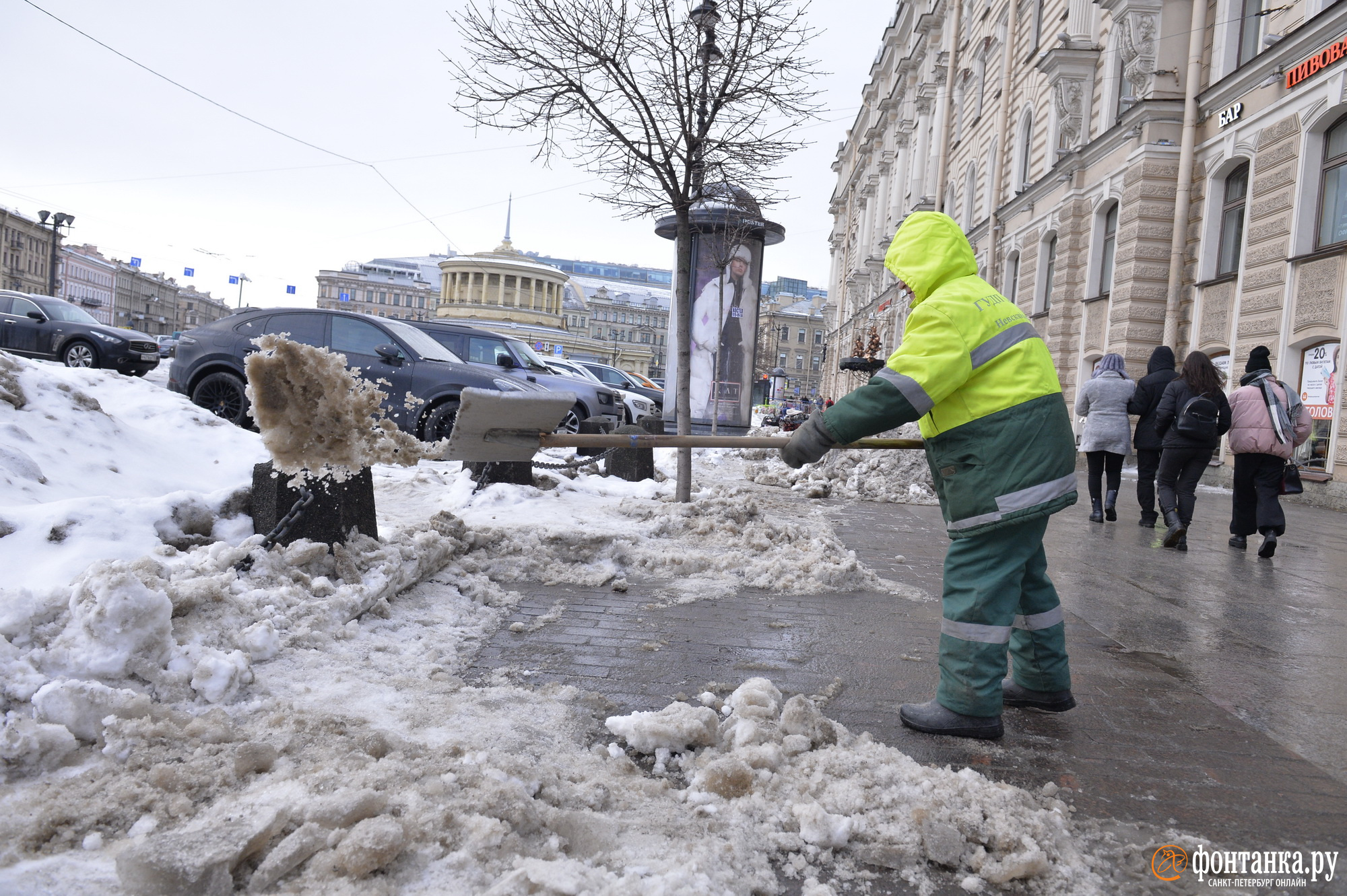 Новости спб сегодня фонтанка. Скользко на улице. Скользко в Питере. Петербургские улочки. Питер центр города улицы.