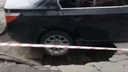 BMW 5 провалился в асфальт на улице Ползунова