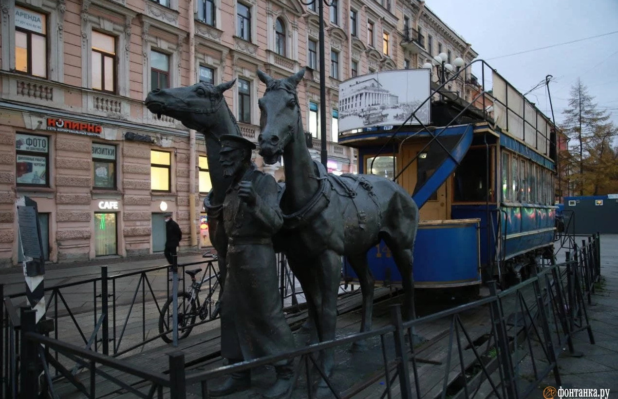 27 мая возле станции метро «Василеостровская» прошло открытие  отреставрированного памятника конке - 27 мая 2022 - ФОНТАНКА.ру