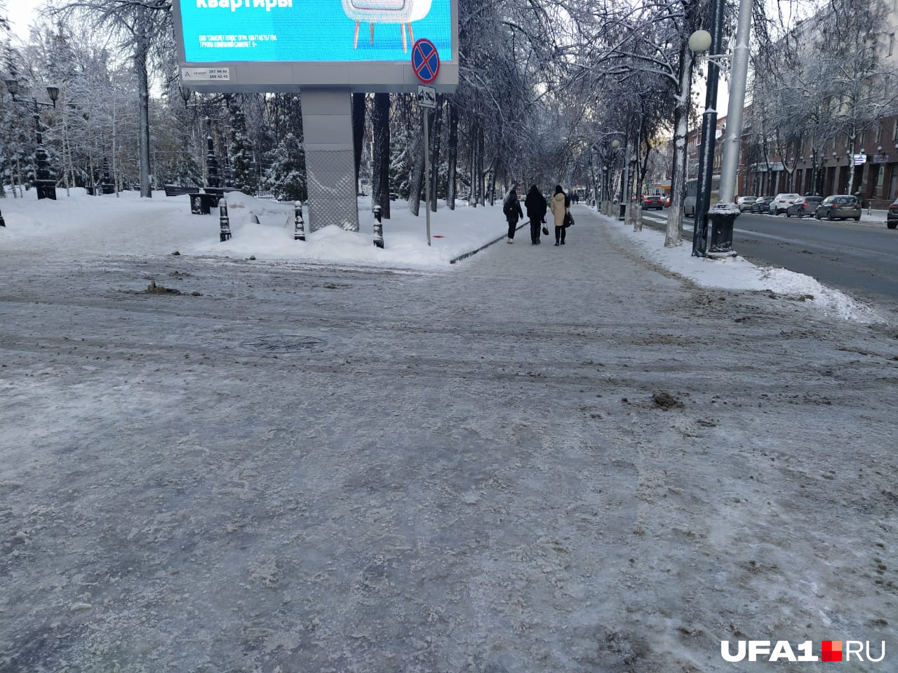 Подъезд к Оперному театру на Ленина