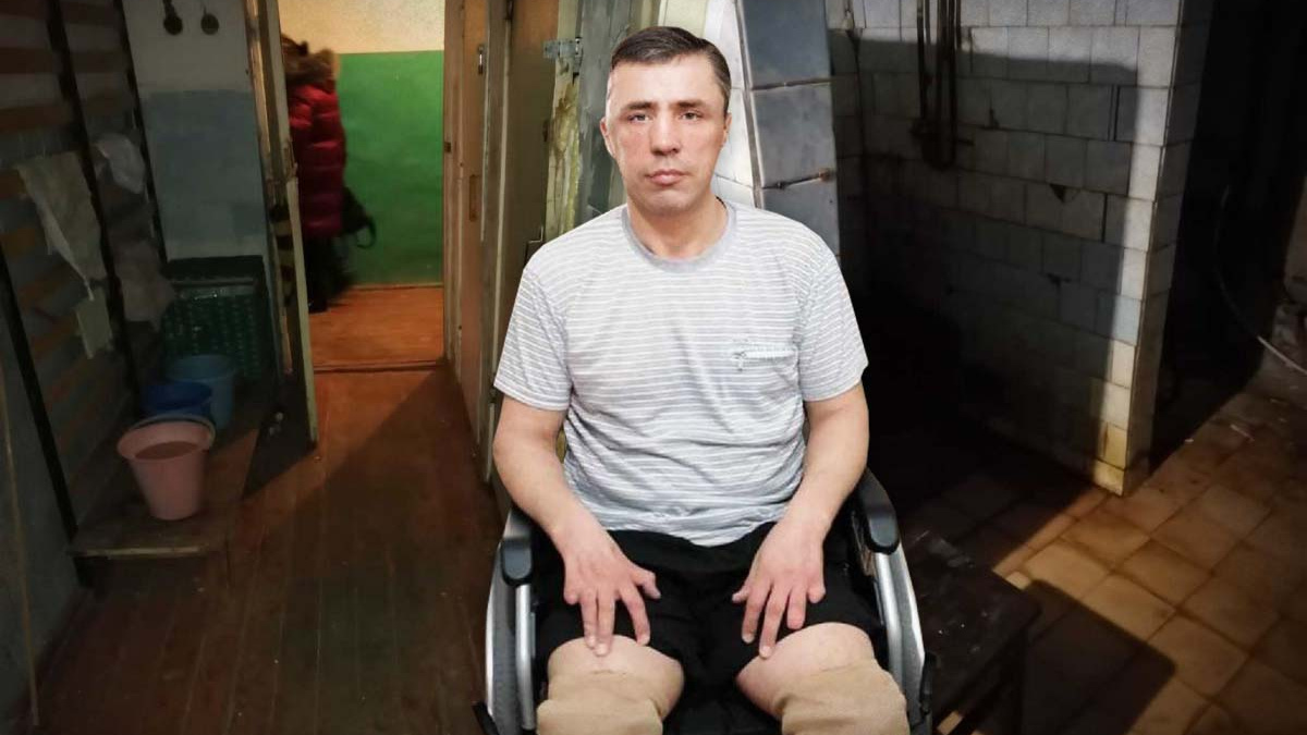 «Вместо туалета — дырка в полу»: инвалид-колясочник три года воюет с администрацией Волгограда за жилье