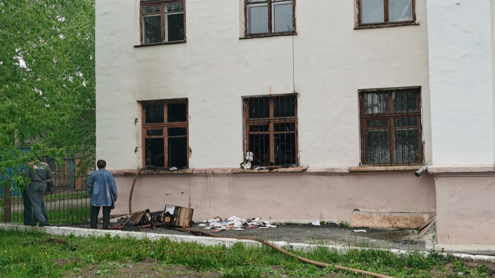 Из техникума в пригороде Челябинска в разгар занятий эвакуировались 156 человек из-за пожара