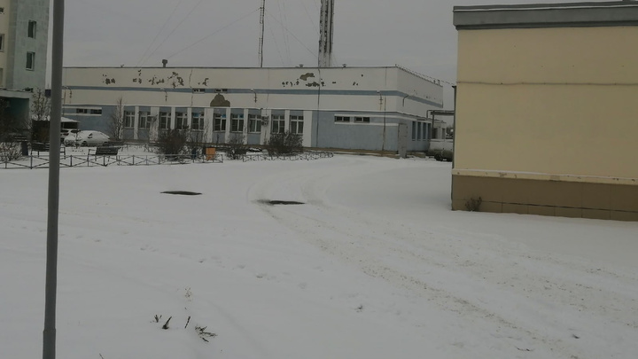 «80 человек — на мороз»: работники центра, обстирывающего больницы, заявили о готовящемся увольнении
