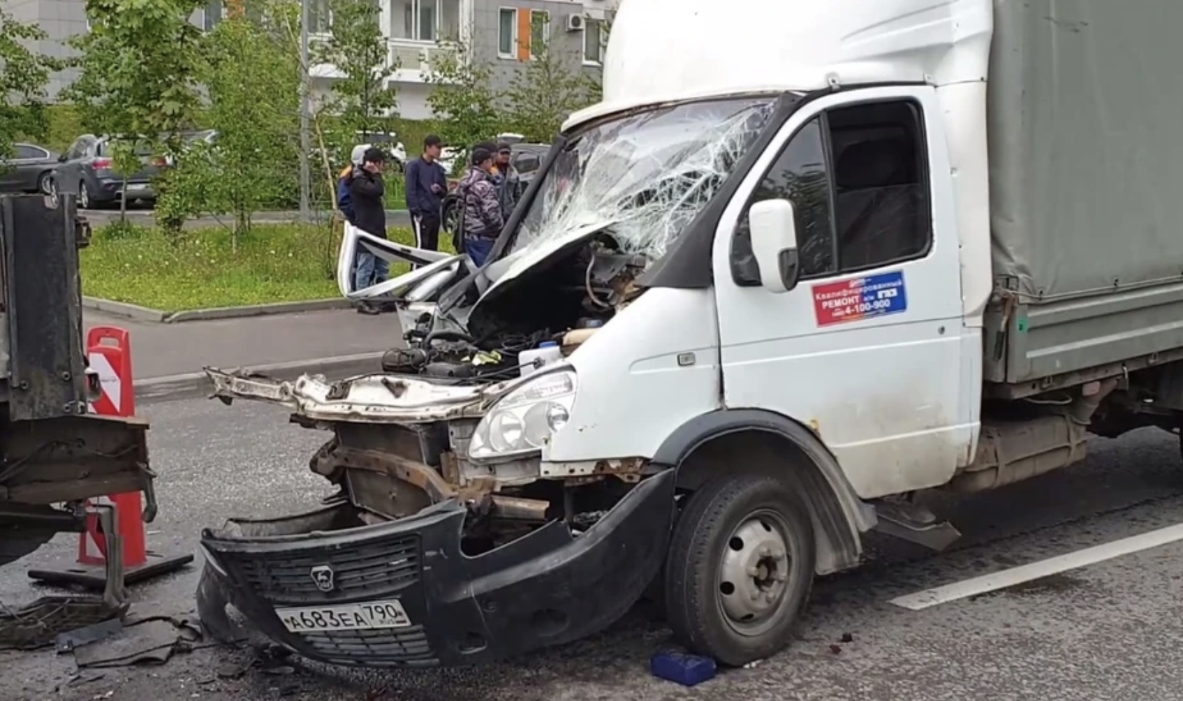 На западе Москвы столкнулись четыре машины