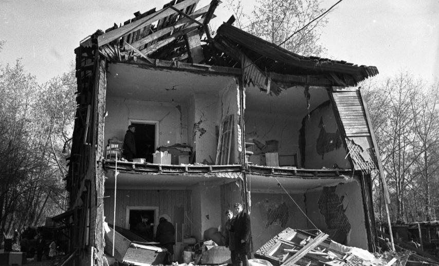 Суммарно пострадали почти 650 домов, более 70 оказались не подлежащими восстановлению, и их снесли