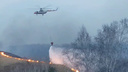 Пожары вокруг дачных массивов под Красноярском потушили с помощью вертолета