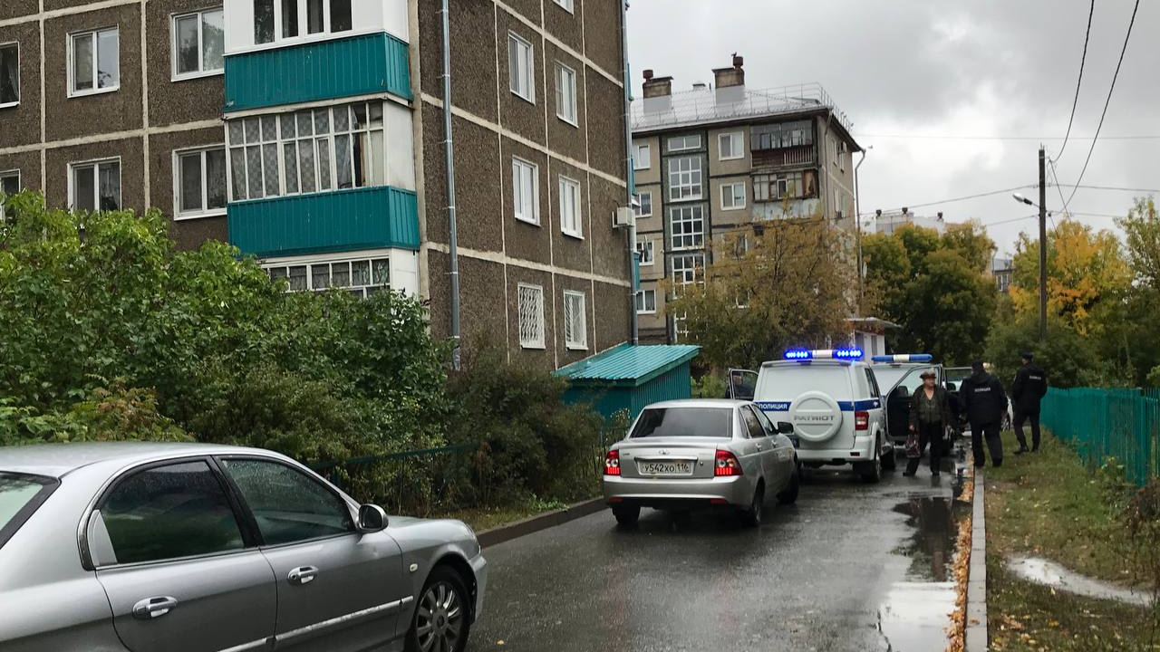 В Казани мужчина открыл стрельбу с балкона собственной квартиры. Рассказываем подробности