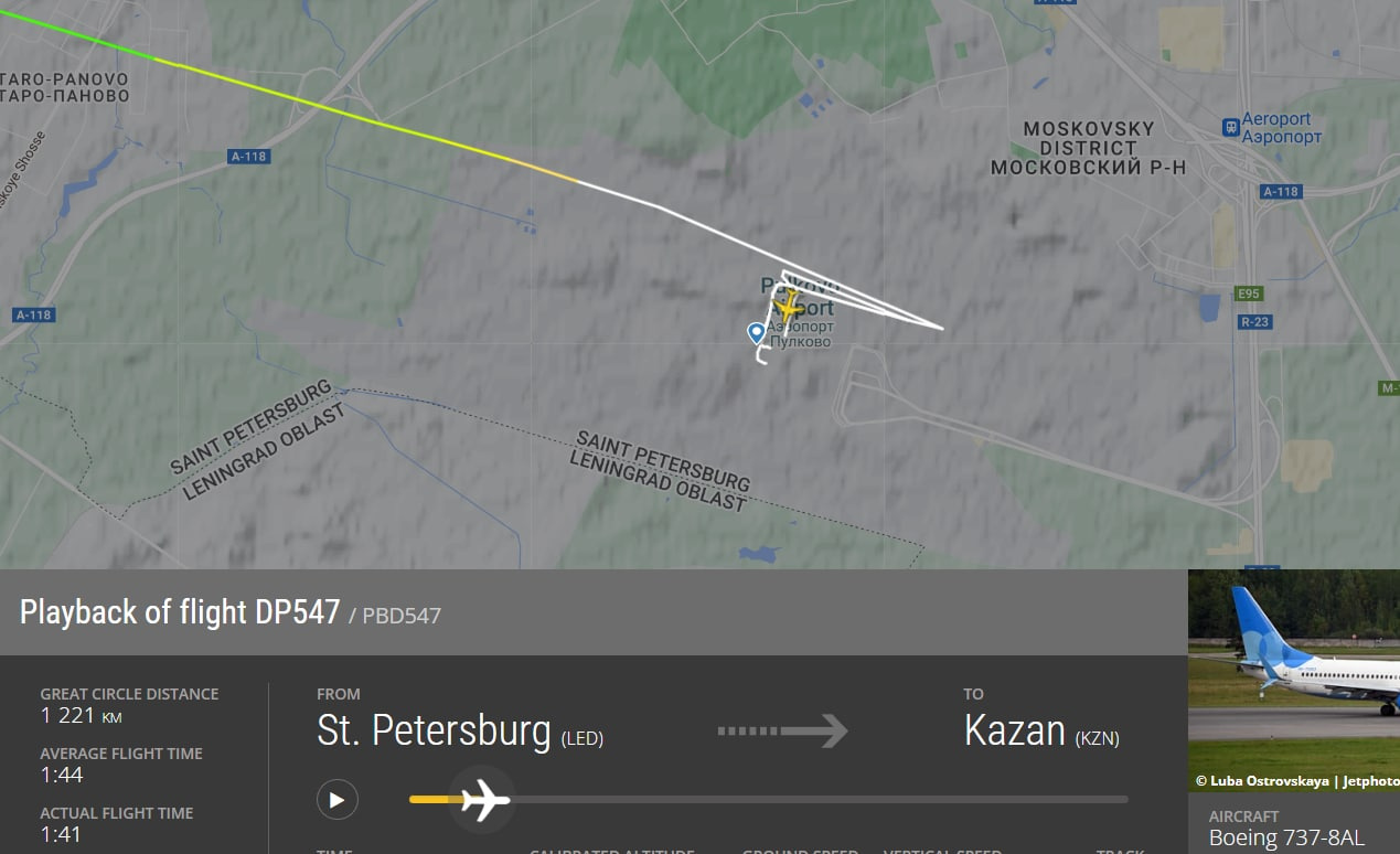 В Петербурге самолёт в Казань провожала полиция. Он улетел с опозданием и потерями