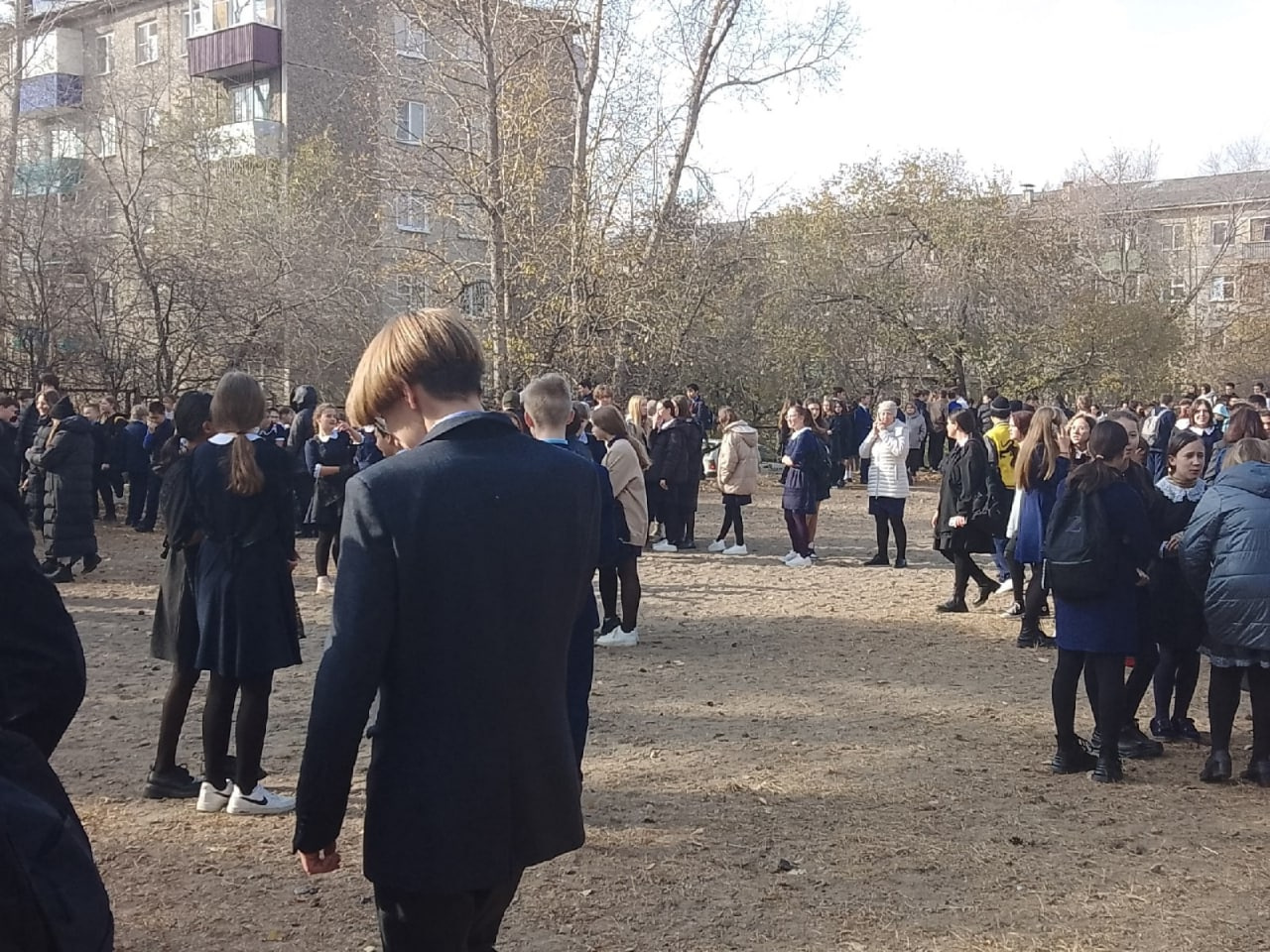 Учеников школы №27 эвакуировали в Чите на улицу в мороз