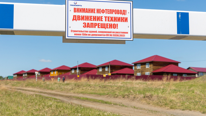 Шесть лет мучений: жители поселка под Красноярском бьются с нефтяной корпорацией против сноса своих домов