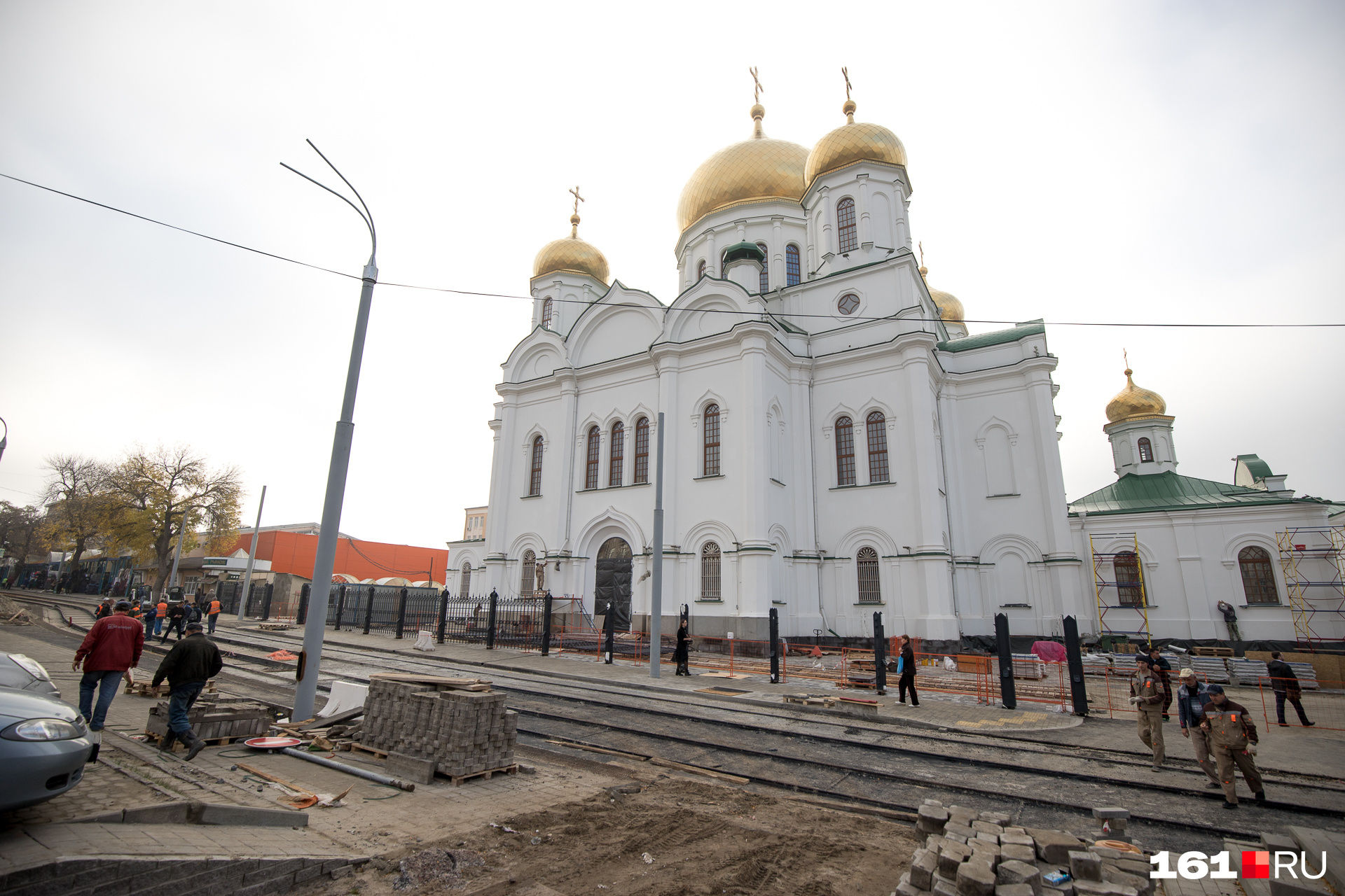 Лестница длиной 5 метров упирается одним концом