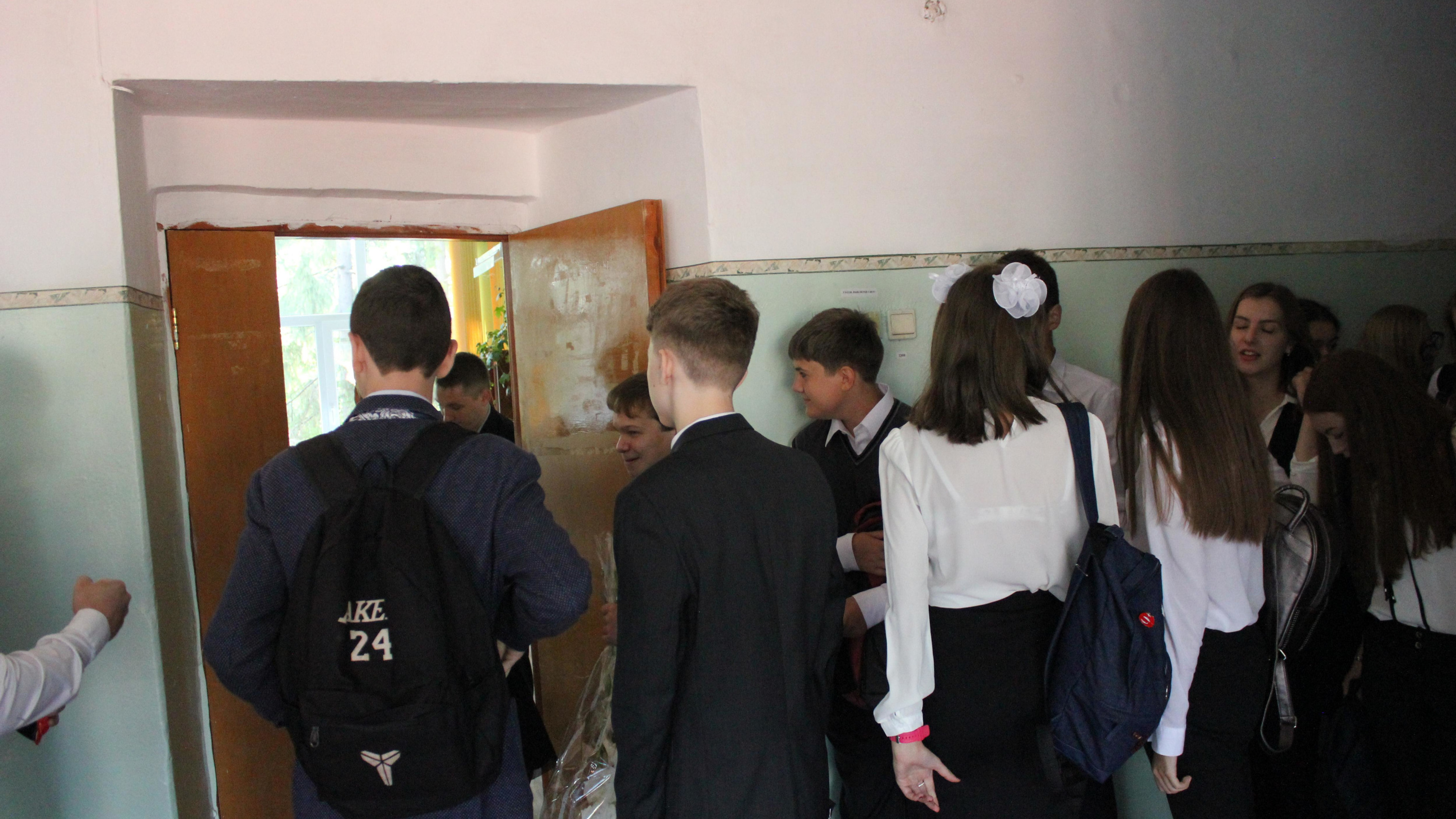 Власти раскрыли причину отравления более 20 детей в школе Новокузнецка