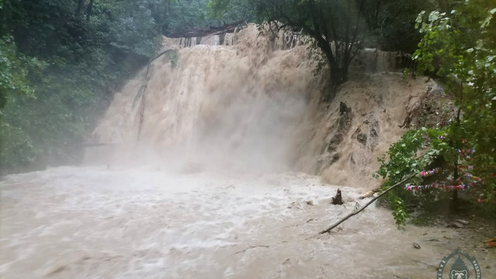 В сочинском нацпарке из-за непогоды закрыли маршрут «33 водопада» и экотропу «Ажек»