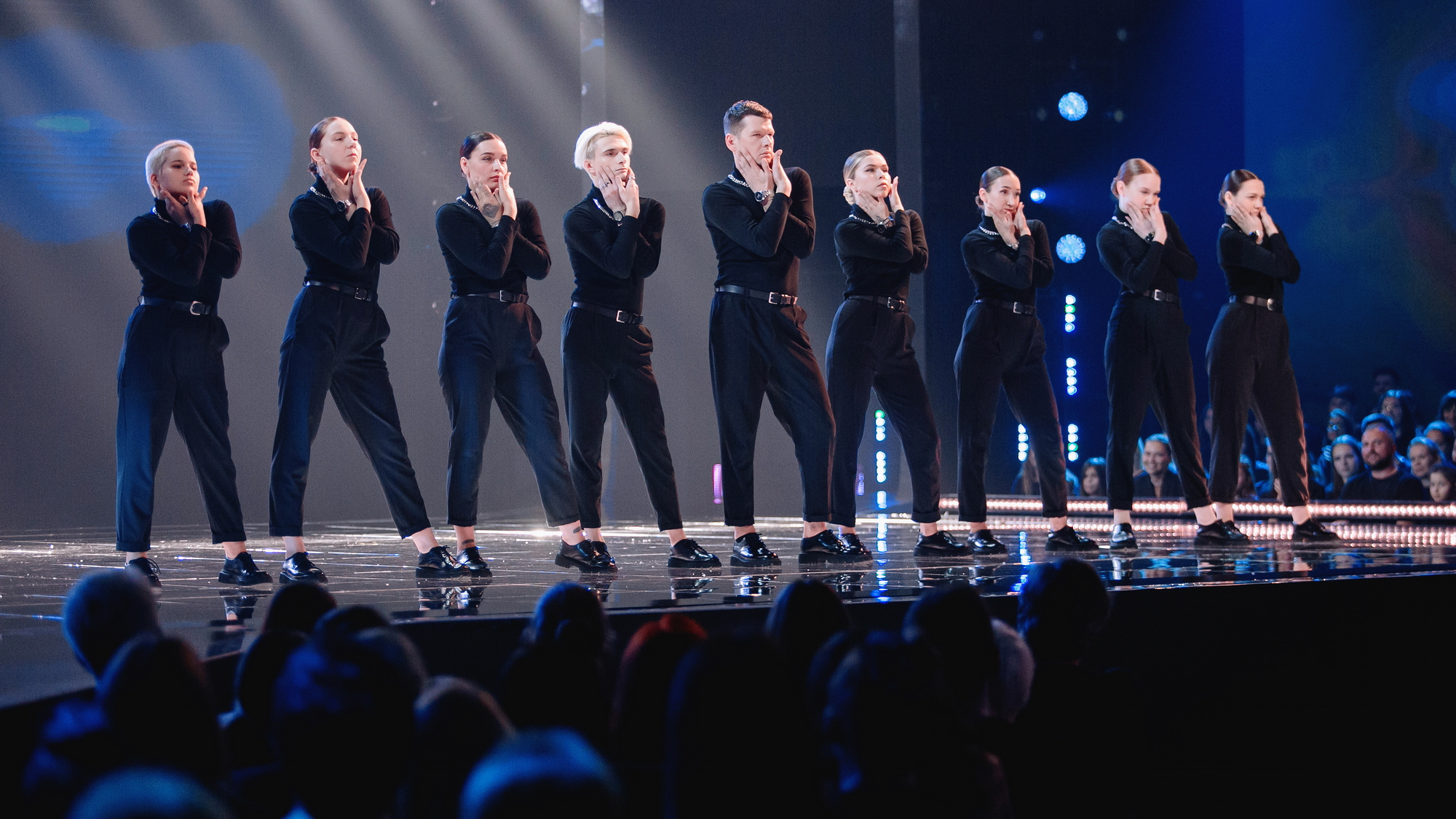«Удивляют своей синхронностью»: пермская команда DS Crew прошла в финал шоу на ТНТ «Новые танцы»